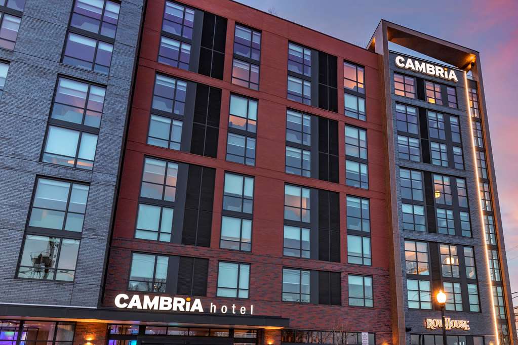 Cambria Hotel Washington D.C. Navy Yard Riverfront - photo 3