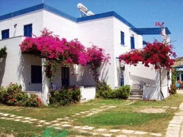 Amfitrion Hotel in Vari, Greece