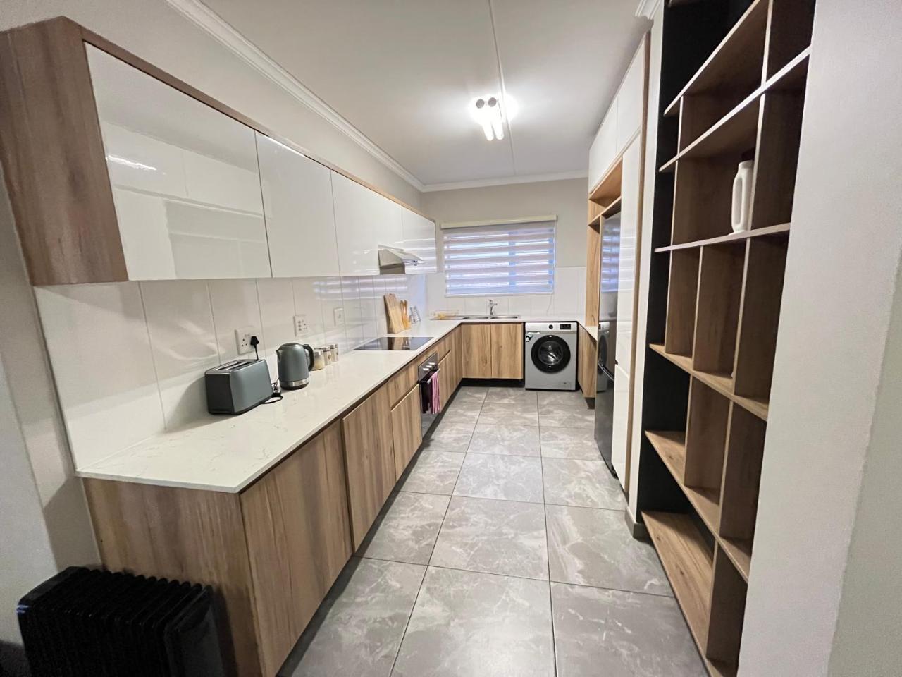 Large 3 Bedroom Apartment in Midrand Waterfall City More space than a hotel room Ideal for families groups and work trips 20 Elizabeth Place in Midrand, South Africa