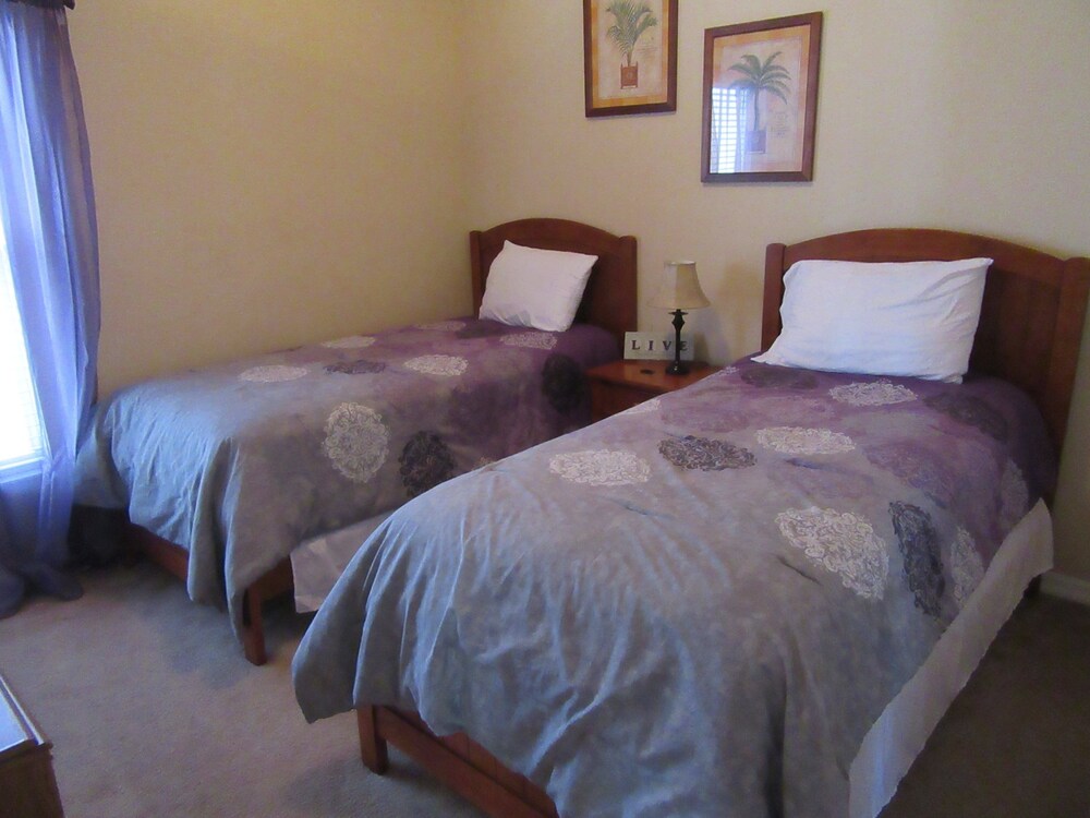 R1 Glenbrook 4 bed 2 Bath - photo 3