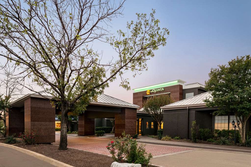 La Quinta Inn & Suites by Wyndham Round Rock North - featured photo