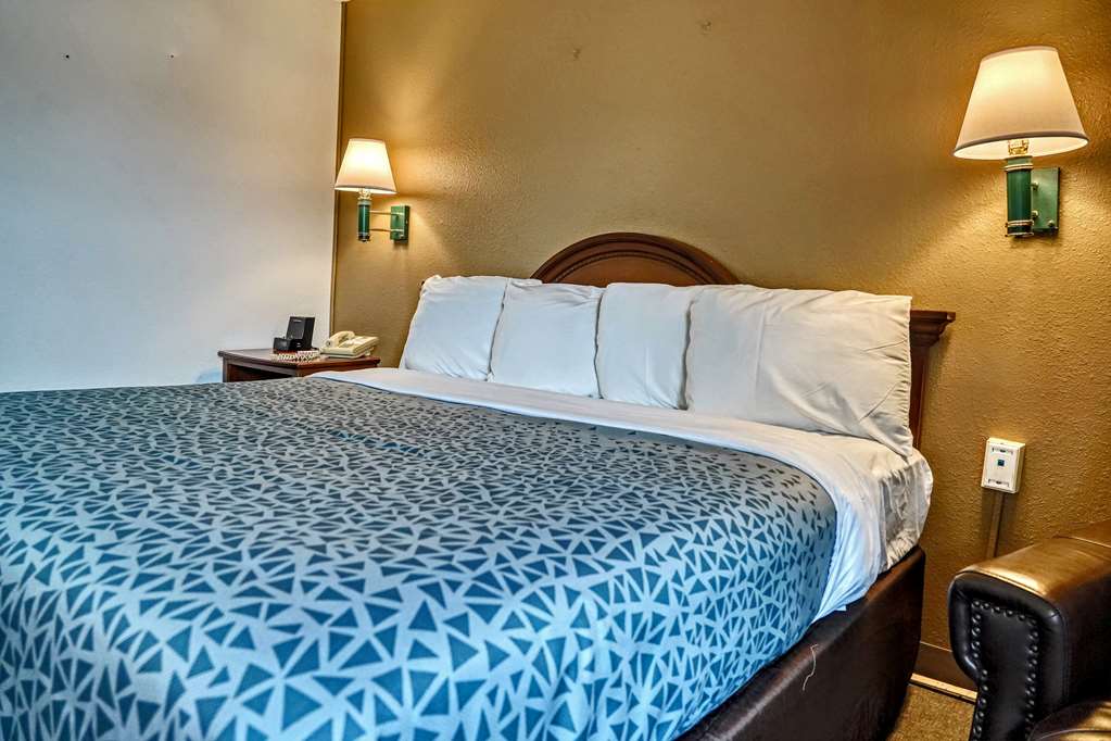 Econo Lodge Raleigh near Walnut Creek Amphitheatre - photo 35