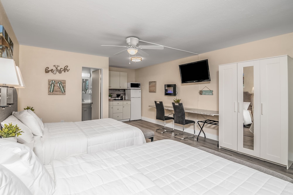 Latitude 26 Waterfront Boutique Resort Fort Myers Beach - photo 6