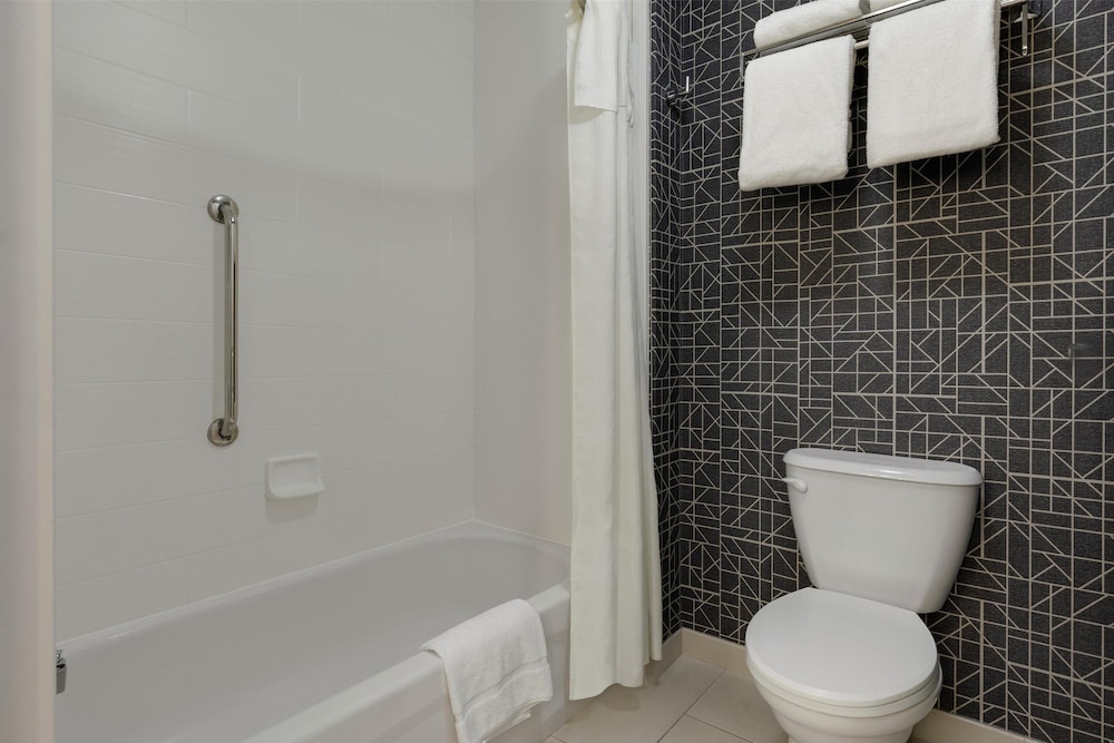 Homewood Suites by Hilton Burlington - photo 23