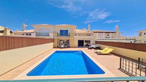 Villa Nuki CleverDetails quiet location sleeps 8 private pool — 4-Star Luxury Hotel in Vilamoura, Portugal