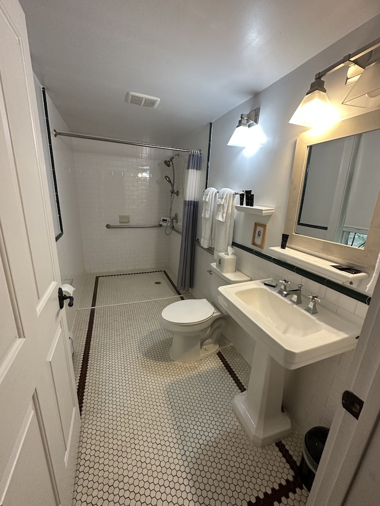 Buttermilk Falls Inn - photo 25