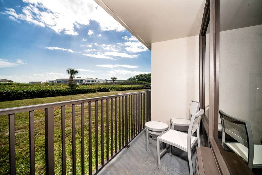 La Quinta Inn & Suites by Wyndham Cocoa Beach Oceanfront - photo 27