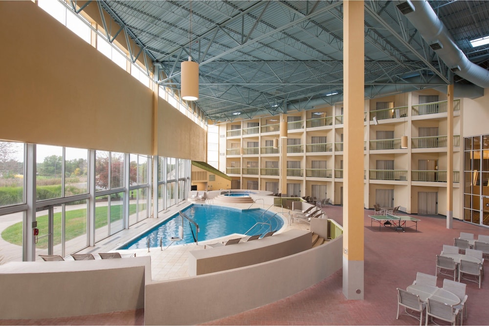 DoubleTree by Hilton Holland - photo 34