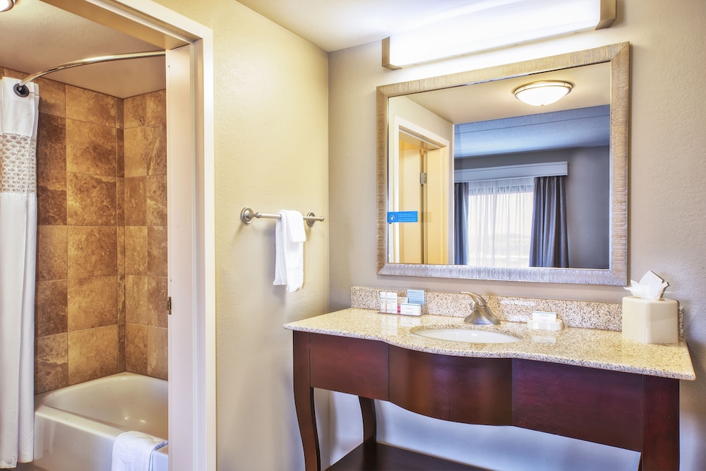 Hampton Inn & Suites Madison West - photo 19