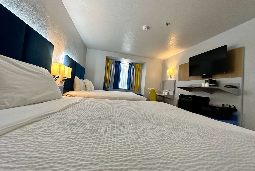 Microtel Inn by Wyndham Gallup - photo 9