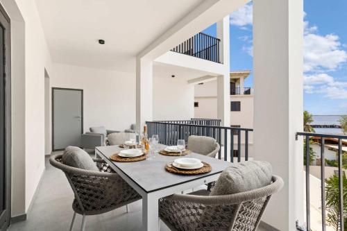 Bonaire Beach Apartment 12 with communal pool and diving facilities — 4-Star Luxury Hotel in Kralendijk, Bonaire, Sint Eustatius and Saba
