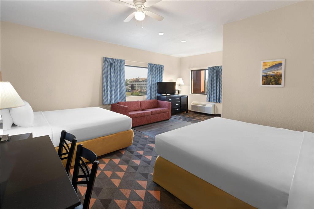 Days Inn by Wyndham Mackinaw City Bridgeview Area - photo 23