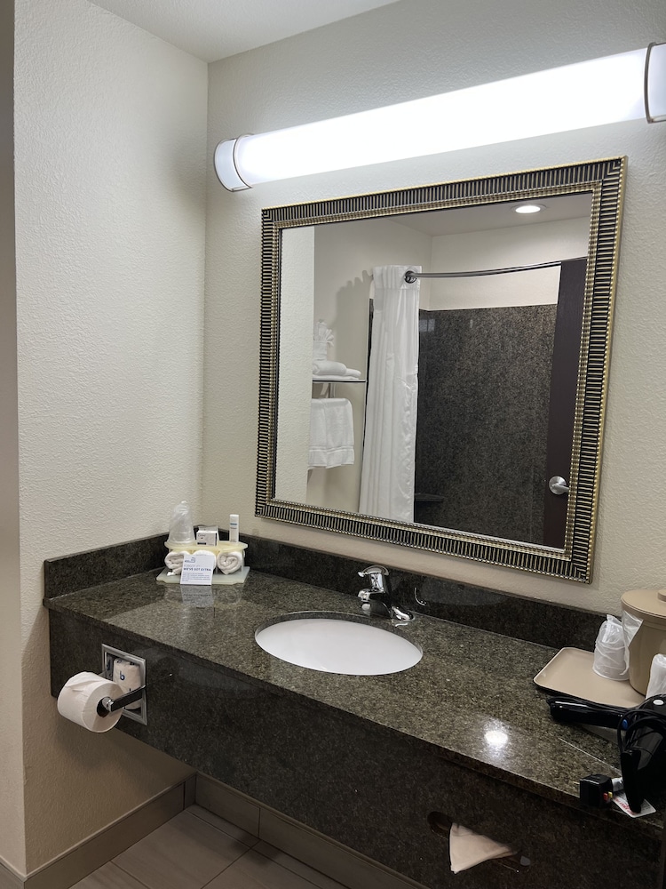 Holiday Inn Express & Suites Omaha I 80 by IHG - photo 11