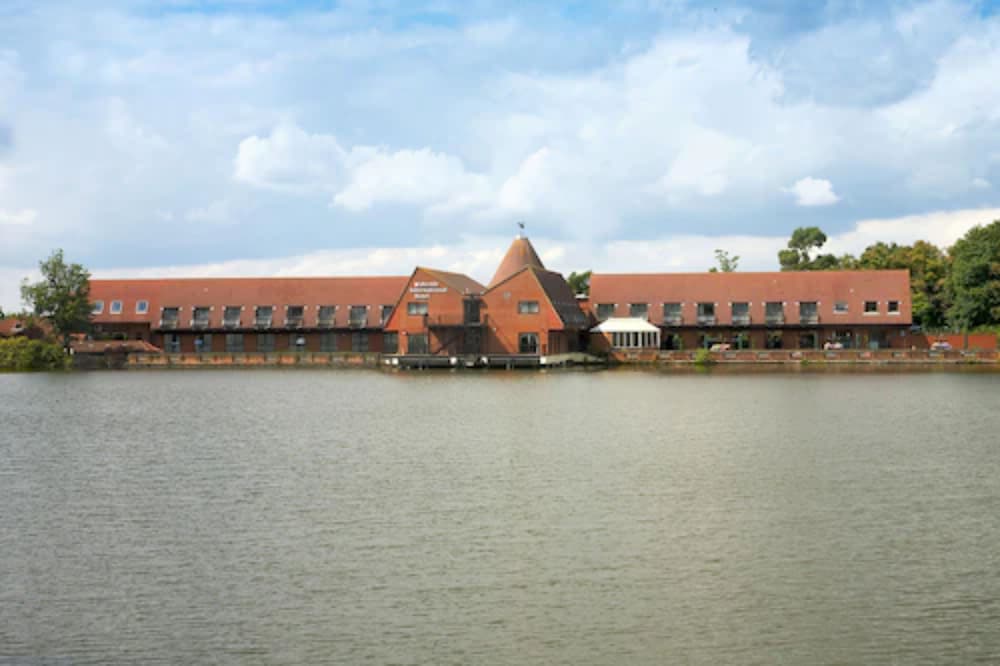 Lakeside International Hotel — hotel in Camberley