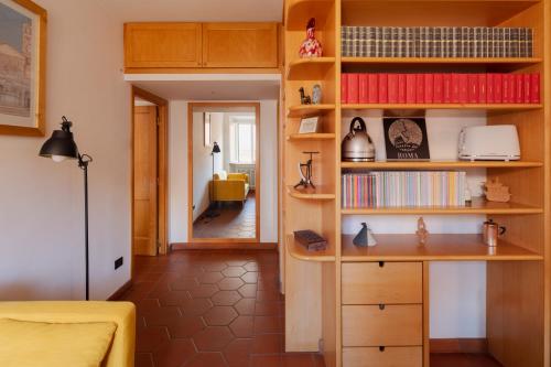 Quiet apartment in the heart of Trastevere — 4-Star Luxury Hotel in Rome, Italy