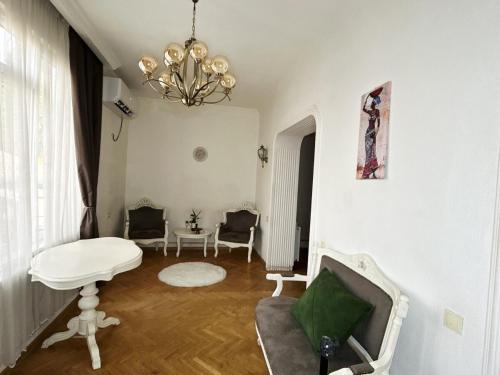 White Apartament in old tbilisi