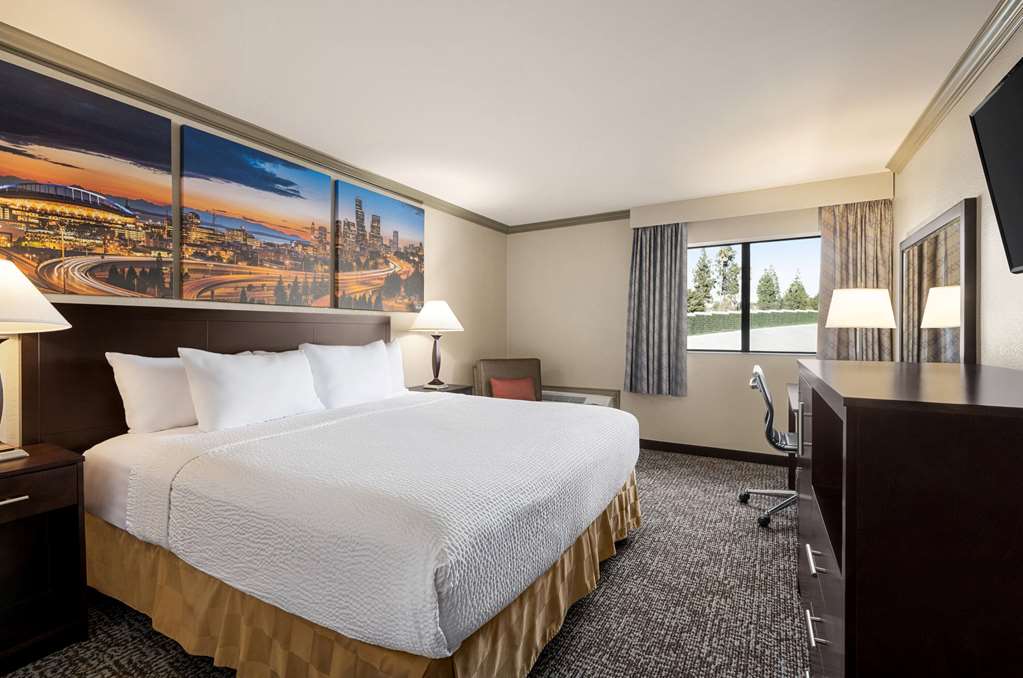 Baymont by Wyndham Monterey Park - photo 19