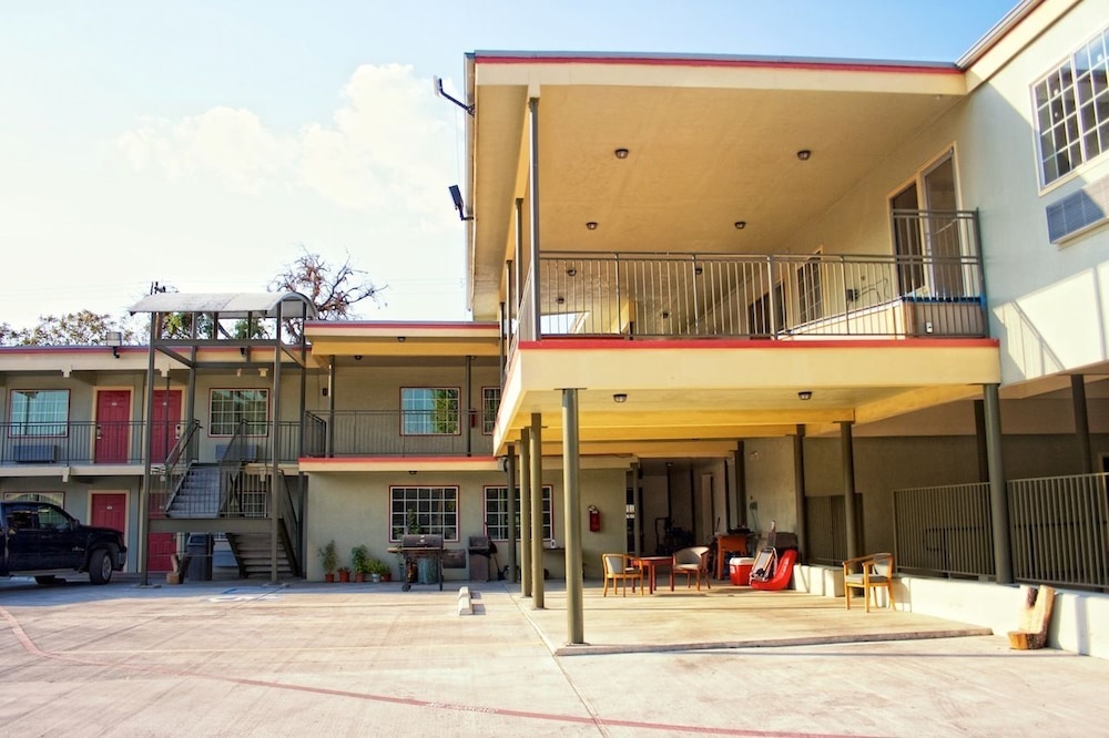 Whispering Palms Inn - photo 36
