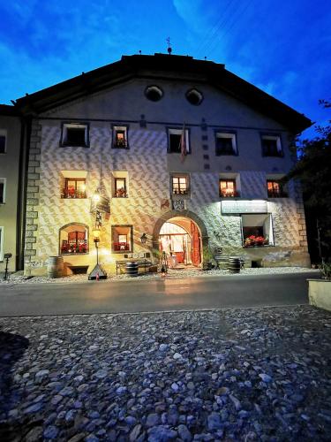 Chasa de Capol Historische Gaststätte & Weinkellerei — hotel in Santa Maria In Calanca