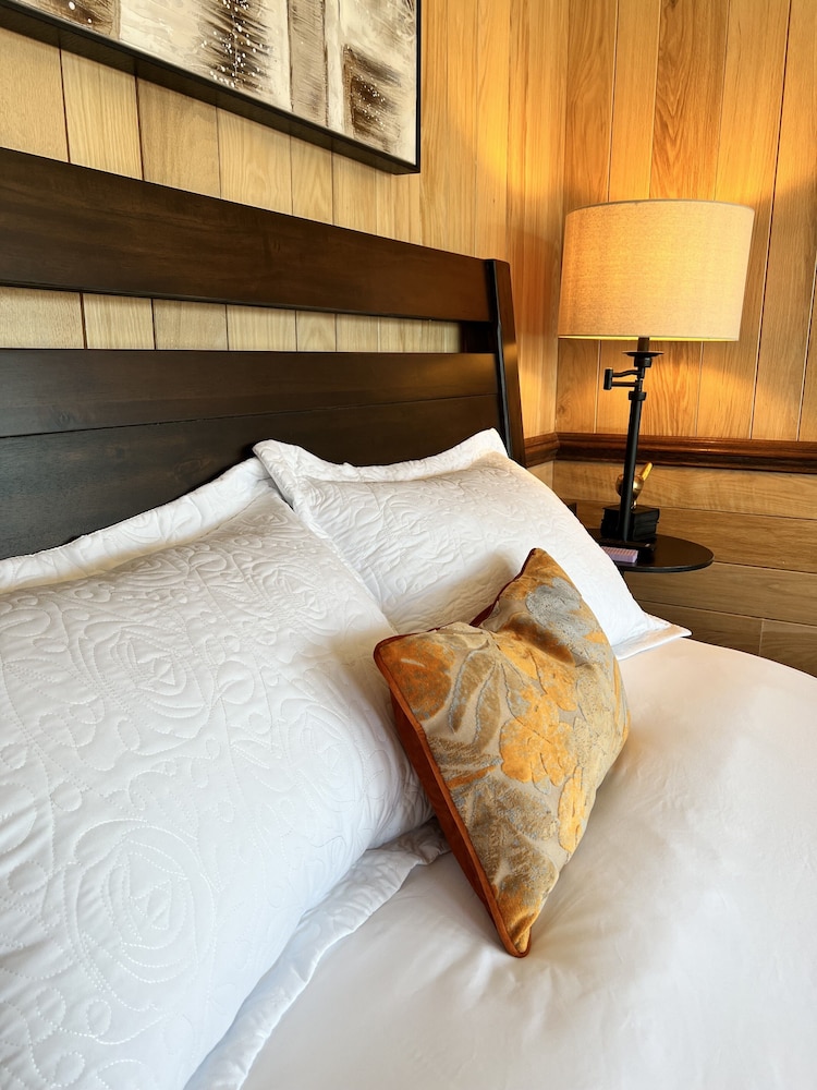 Monterey Inn - photo 19
