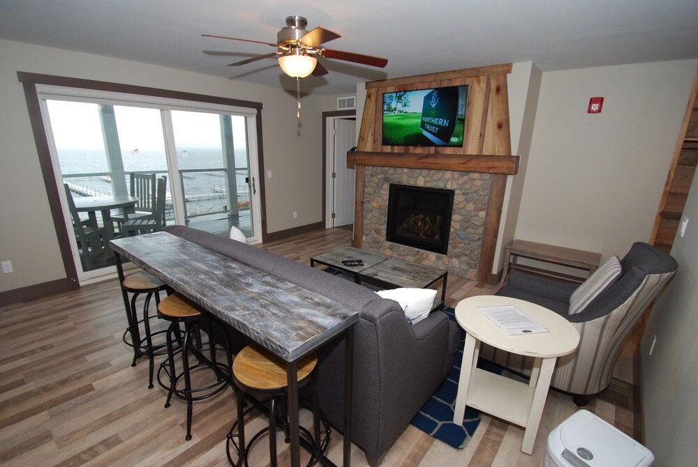 Quarterdeck Resort & Restaurant - photo 128