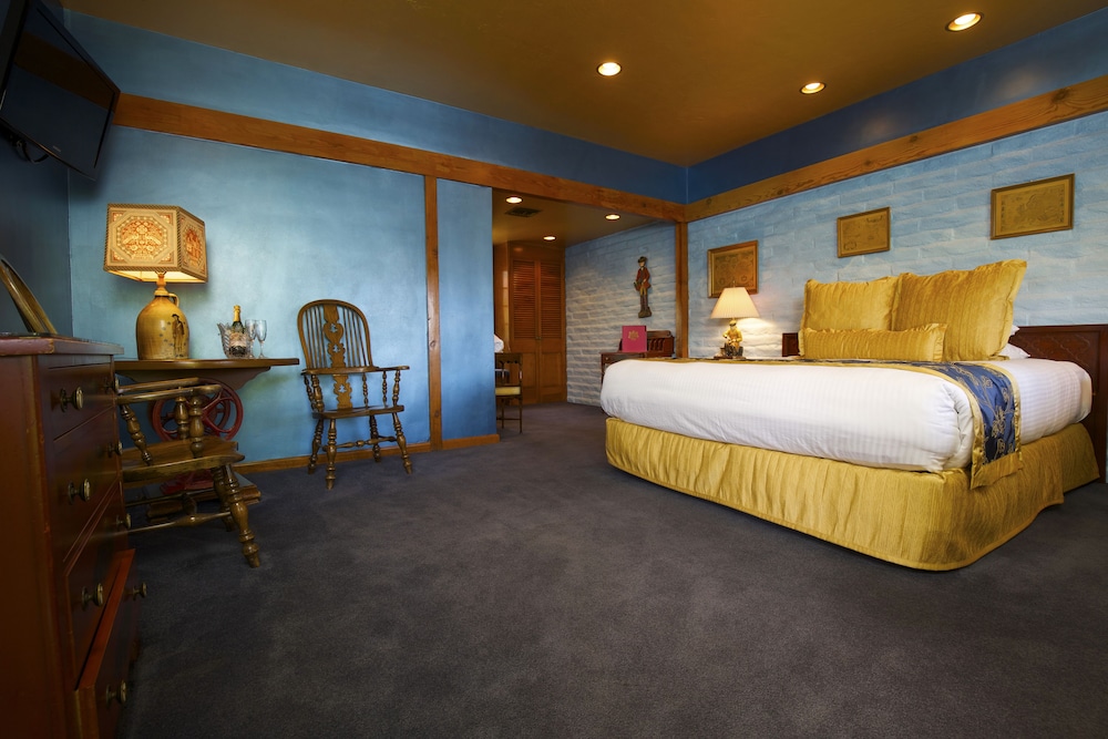 Madonna Inn - photo 24
