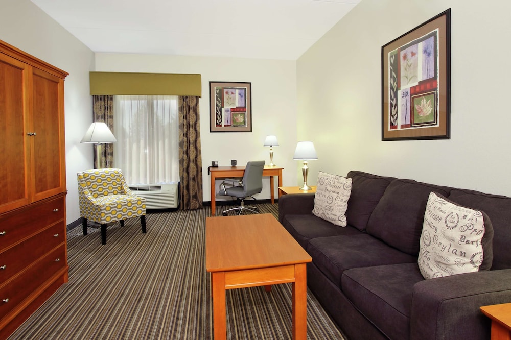 Hampton Inn Ashtabula - photo 18