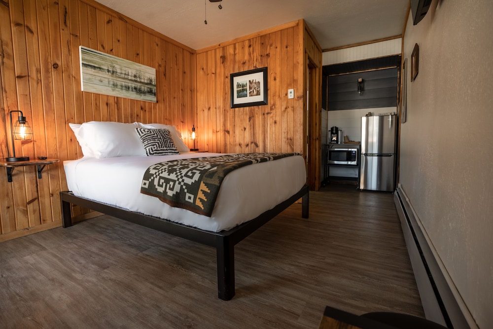 Columbia Point Resort - photo 23