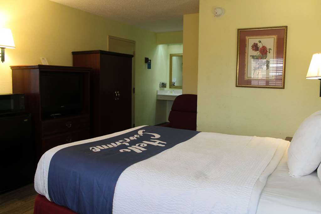 Days Inn by Wyndham Marianna - photo 25
