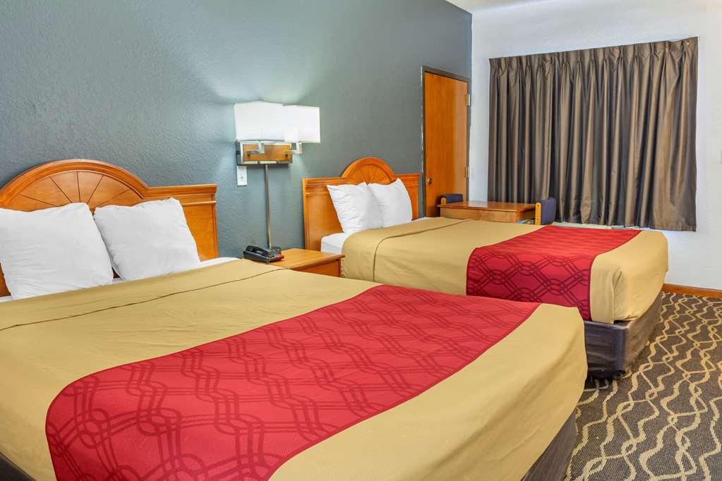 Econo Lodge Inn & Suites Albany North - photo 9