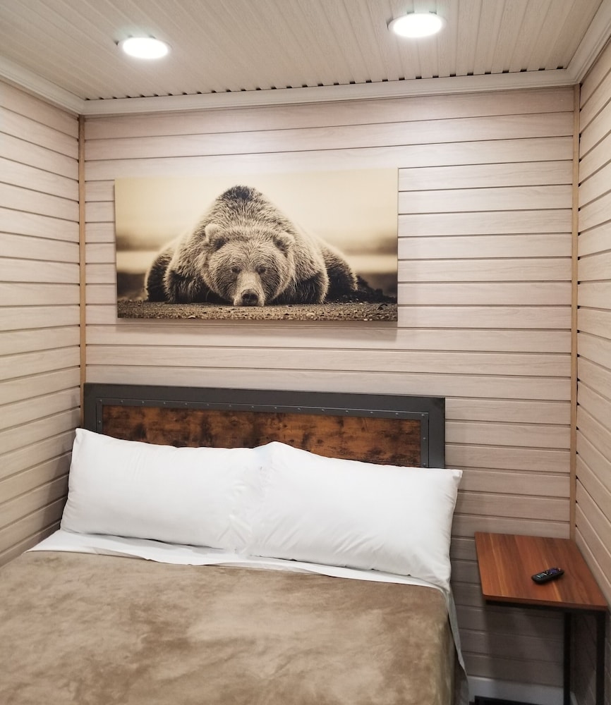 Camptel Poconos - carbon neutral hotel in Mount Pocono