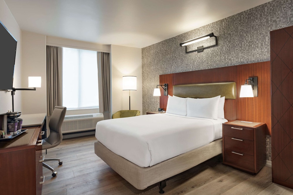 DoubleTree by Hilton New York Downtown - photo 23