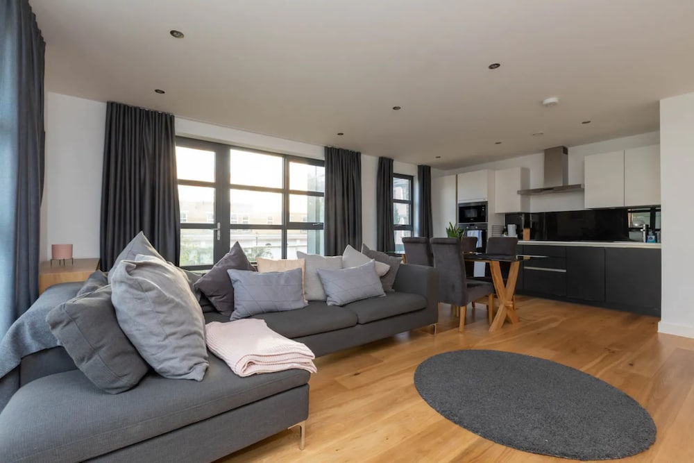 Central and Modern 1 Bedroom Flat in Bermondsey — 4-Star Luxury Hotel in London, United Kingdom