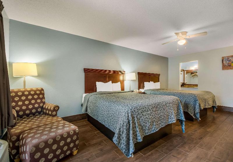 Econo Lodge Inn & Suites Fulton Rockport - photo 70