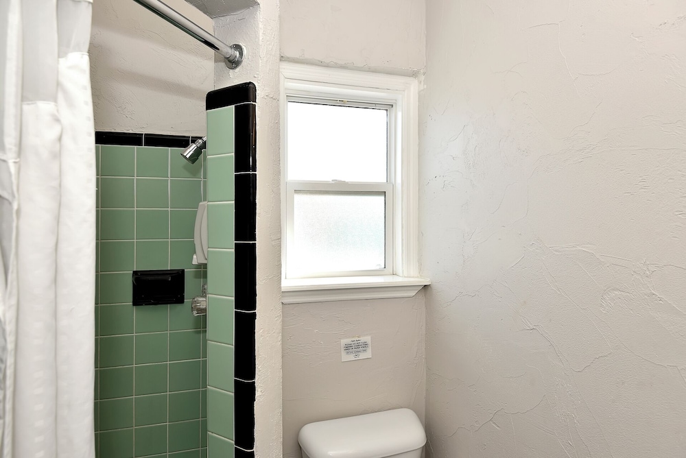 Shoreline Suites & Cabana Cottages - photo 107