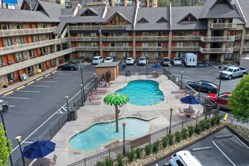 Crossroads Inn & Suites - photo 56