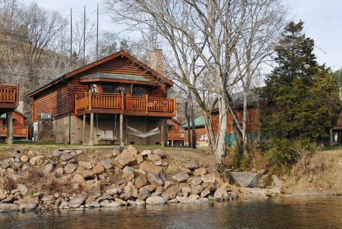 River Falls - carbon neutral hotel in Pigeon Forge