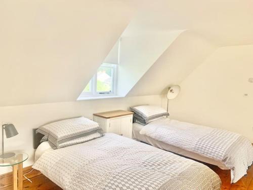 Delightful Ely house Bright and warm with cathedral view — 4-Star Luxury Hotel in Ely, United Kingdom