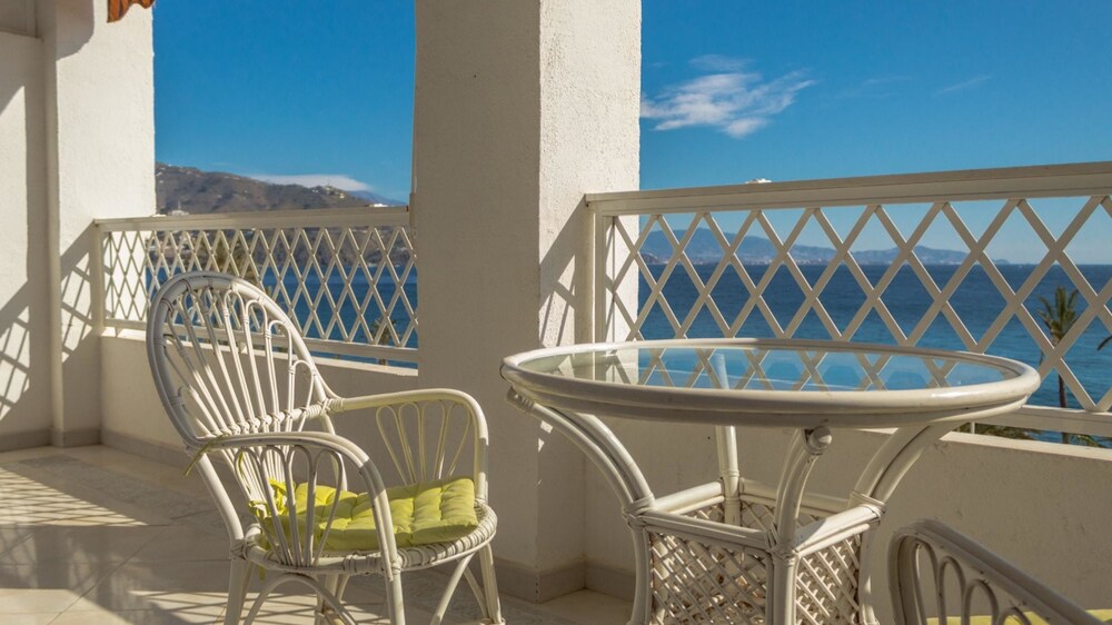 Modern Apartment in Almuñécar 62 sqm Sea & Mountain View — 4-Star Luxury Hotel in Almunecar, Spain