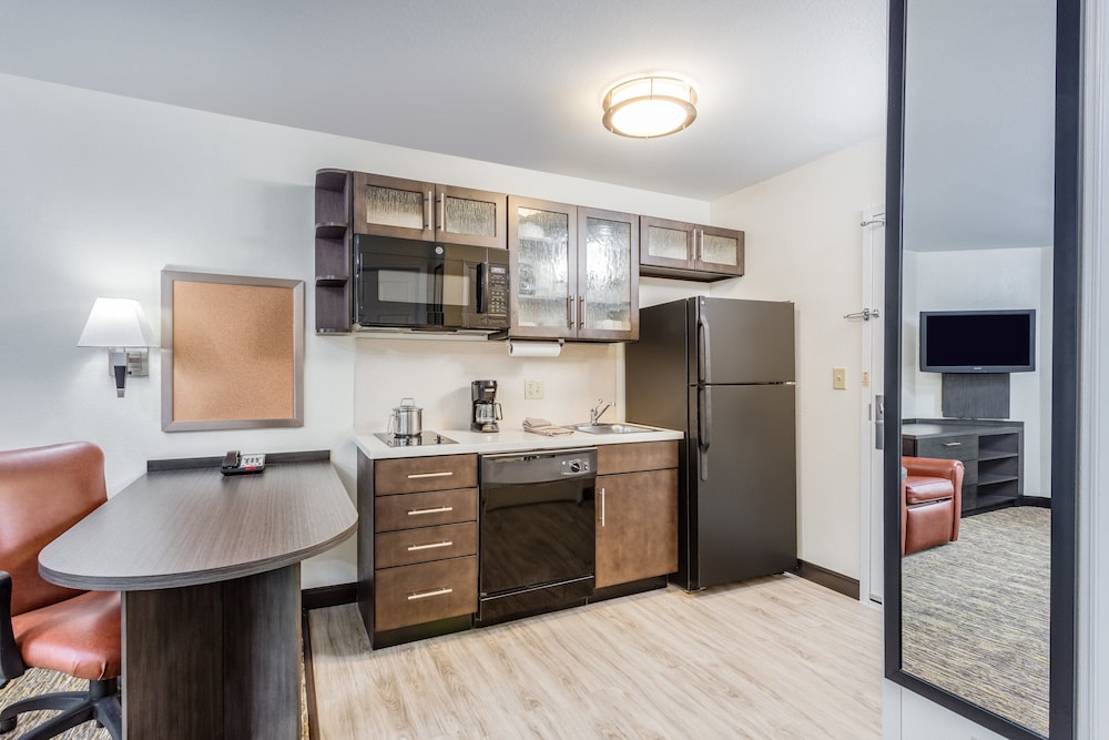 Candlewood Suites Secaucus Meadowlands by IHG - photo 8