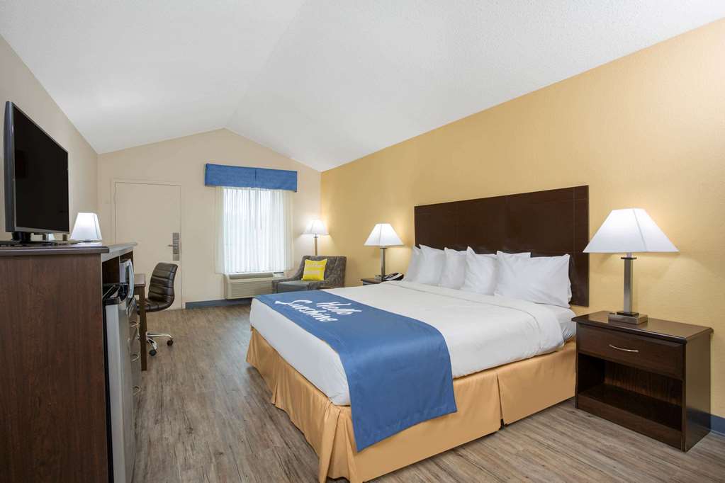 Days Inn by Wyndham Lake City - photo 14
