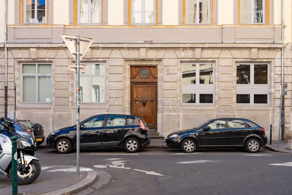 Le Haussman 4 Places Louis Pradel Netflix — 4-Star Luxury Hotel in Lyon, France