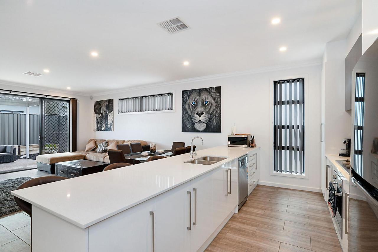 Luxury Home in Christies Beach with King Bed Nbn Netflix 3bed 2bath — 4-Star Luxury Hotel in Christies Beach, Australia
