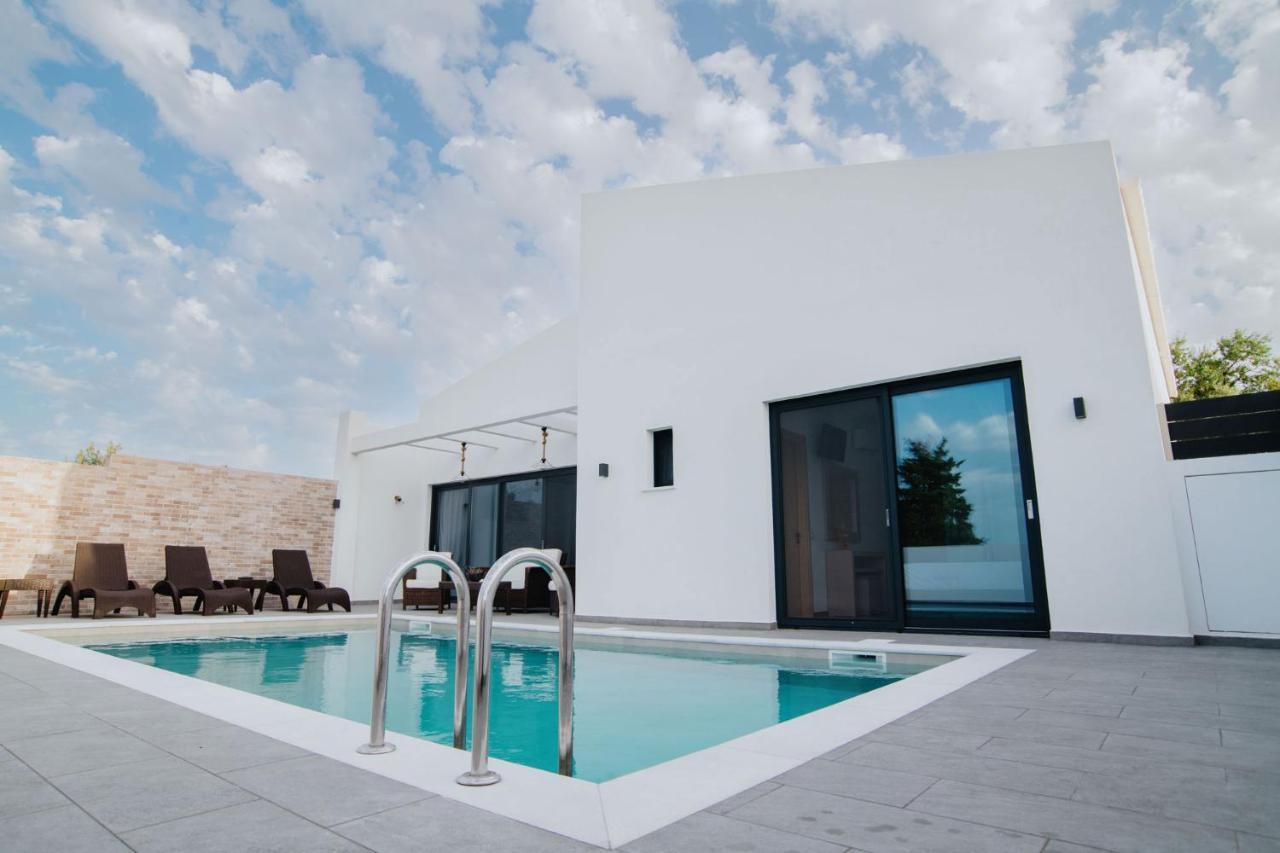 Villa Etoile — 4-Star Luxury Hotel in Agios Kirykos, Greece