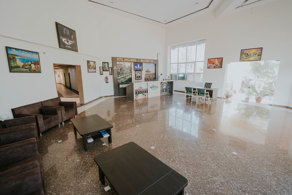 TGI Jahaj Mahal Resort in Dhar, India