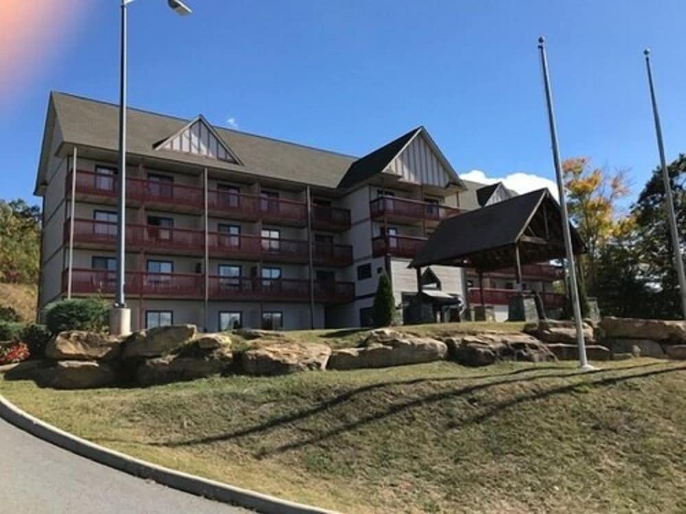Days Inn by Wyndham Waynesville NC - photo 15