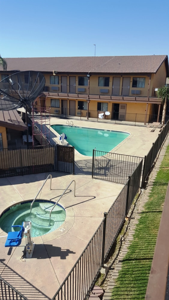 Best Economy Inn n Suites - photo 21