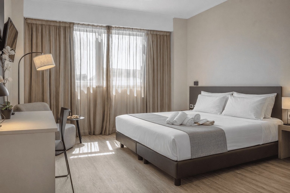 Hotel Capannelle — 4-Star Luxury Hotel in Rome, Italy