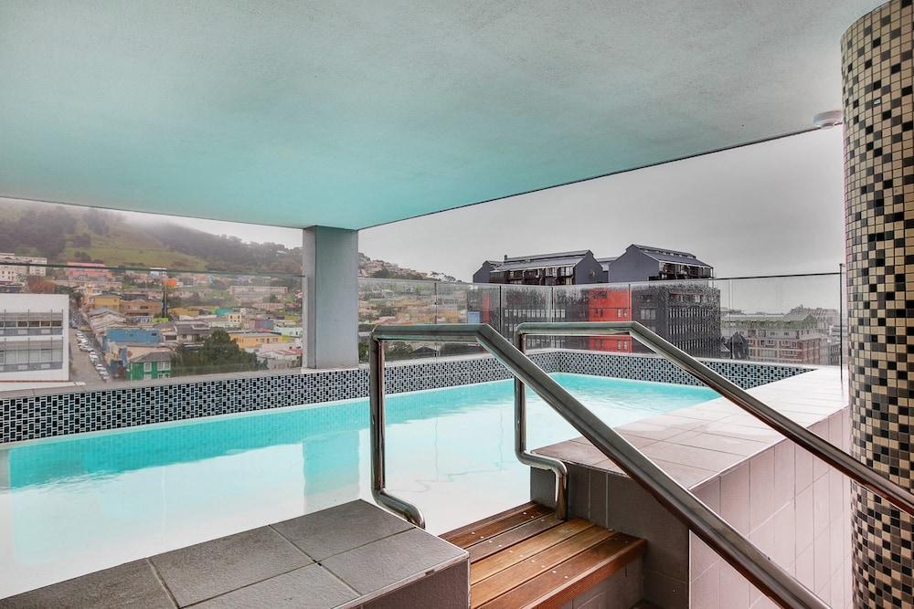 City View Balcony Apartment 908 — 4-Star Luxury Hotel in Cape Town, South Africa