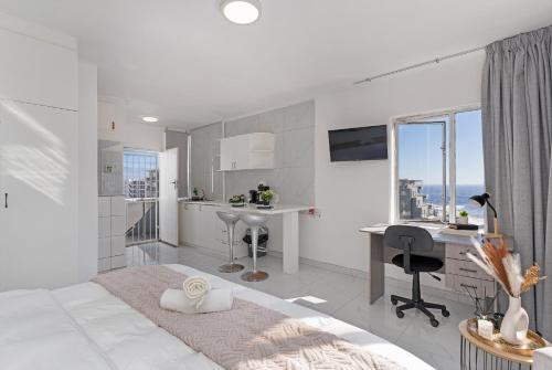 Stunning Ocean View Apt Beach Walk & Promenade Access